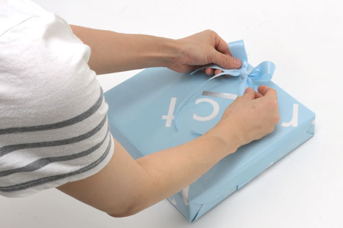 ギフトラッピングの包装例