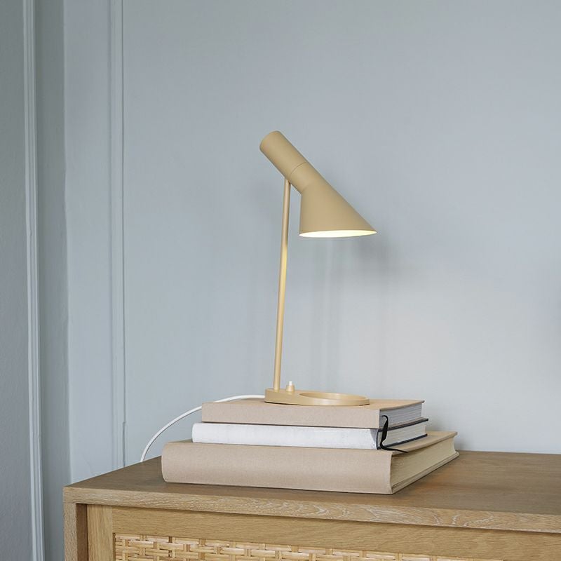  Louis Poulsen ルイスポールセン AJ Mini Table AJ ミニ テーブル テーブルランプ カラー：ホワイト デザイン：アルネ・ヤコブセン