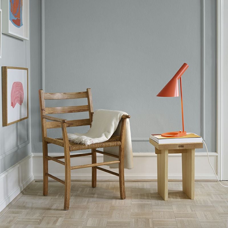 Louis Poulsen ルイスポールセン AJ Table AJ テーブル テーブルランプ カラー：ウォーム・グレー デザイン：アルネ・ヤコブセン 