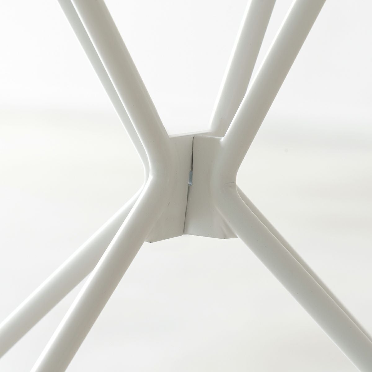 MAGIS マジス Tavolo XZ3 タヴォロ ダイニングテーブル 直径：120cm 天板：4種類 フレームカラー：3色 デザイン：Studio Techno Magis