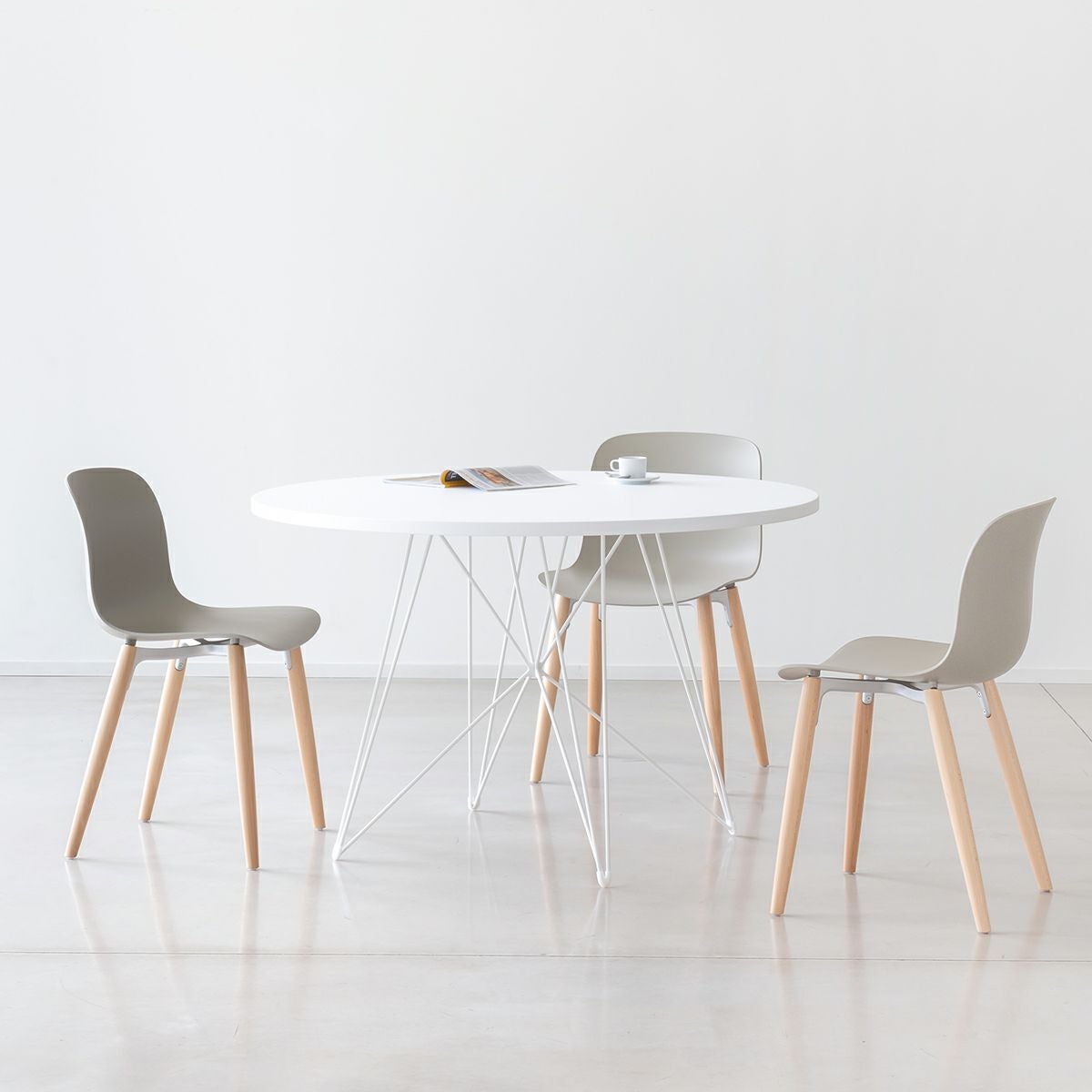 MAGIS マジス Tavolo XZ3 タヴォロ ダイニングテーブル 直径：120cm 天板：4種類 フレームカラー：3色 デザイン：Studio Techno Magis