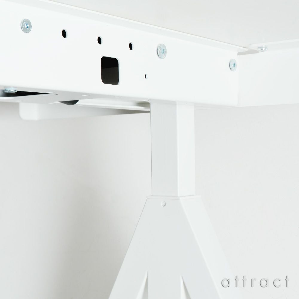 String Furniture ストリングファニチャー Works ワークス 電動 昇降式ワークデスク サイズ：1400×780mm カラー：5色 デザイン：ビヨーン・ダールストローム＆アンナ・フォン・フェーヴェン