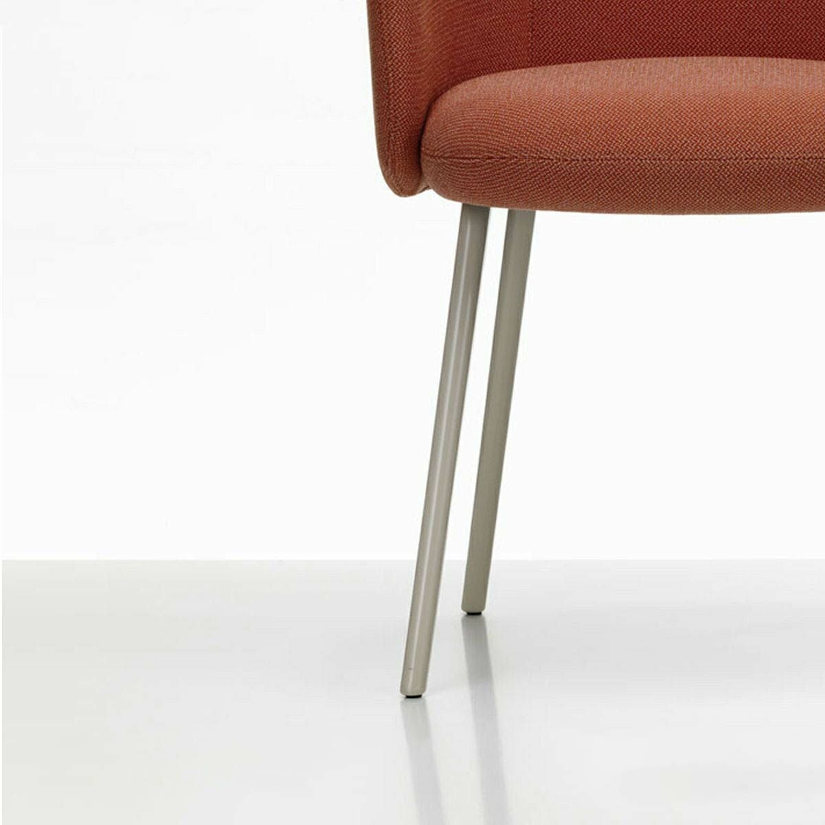 Vitra ヴィトラ Mikado ミカド アームチェア アルミダイキャストベース （カラー：4色） ウッドベース（カラー：2色） レザー：L20（Leather） デザイン：バーバー・オズガビー