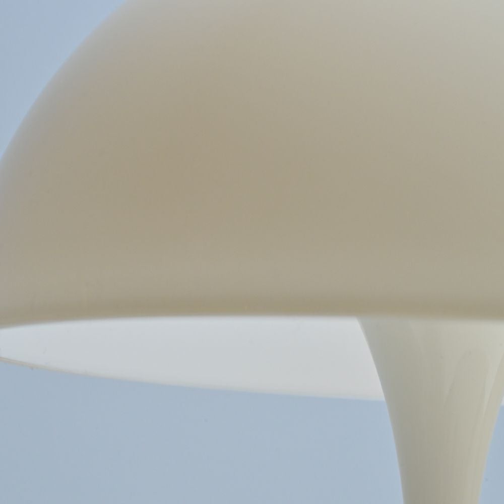 Louis Poulsen ルイスポールセン Panthella 160 Portable パンテラ 160 ポータブル （V3） テーブルランプ カラー：オパール・ペール・ローズ デザイン：ヴェルナー・パントン