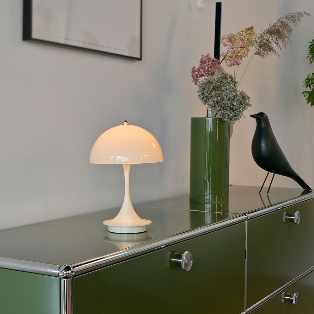 Louis Poulsen ルイスポールセン Panthella 160 Portable パンテラ 160 ポータブル （V3） テーブルランプ カラー：オパール・ベージュ デザイン：ヴェルナー・パントン