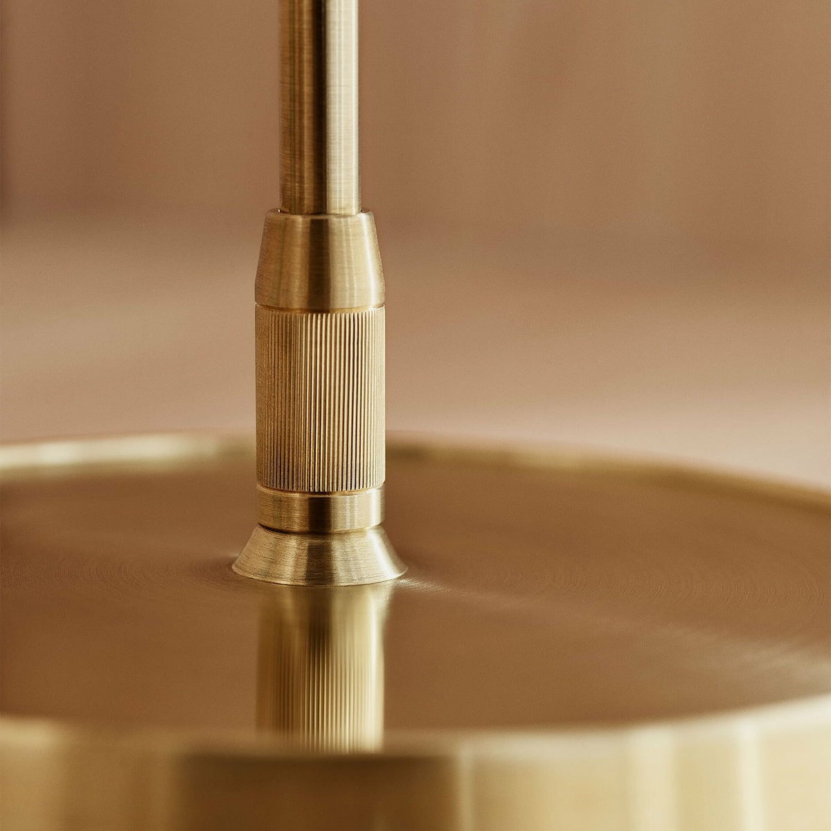 FRITZ HANSEN フリッツ・ハンセン CLAM TABLE クラム テーブルランプ カラー：オパールガラス デザイン：アーム＆ルンド