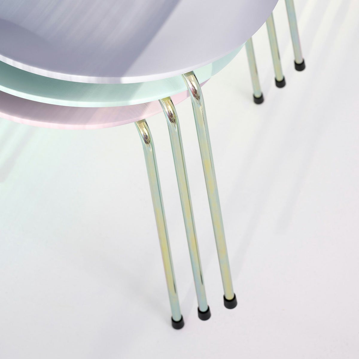 最大12脚までスタッキング可能