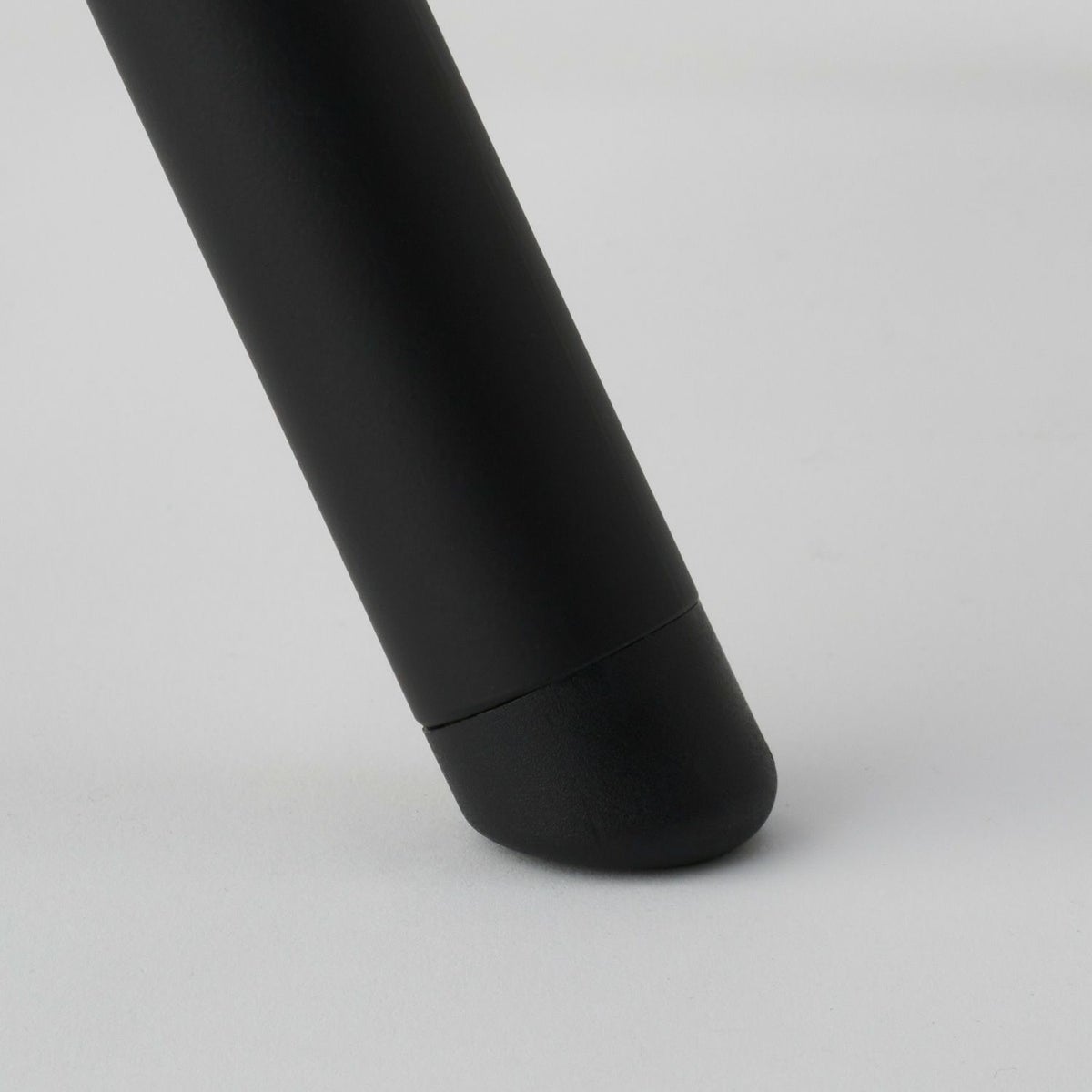 DUENDE デュエンデ BENT LOW STOOL ベント ロースツール DU0320 高さ：53cm カラー：2色 デザイン：岩元 航大