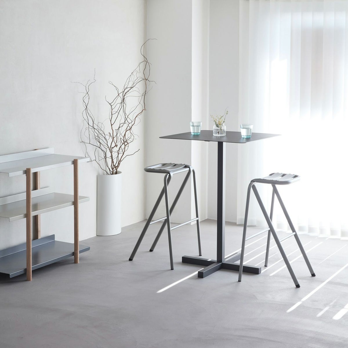 DUENDE デュエンデ BENT LOW STOOL ベント ロースツール DU0320 高さ：53cm カラー：2色 デザイン：岩元 航大