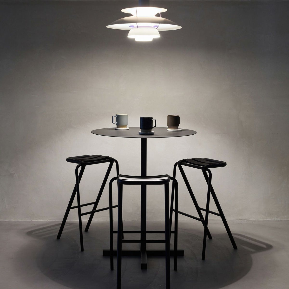 DUENDE デュエンデ BENT LOW STOOL ベント ロースツール DU0320 高さ：53cm カラー：2色 デザイン：岩元 航大