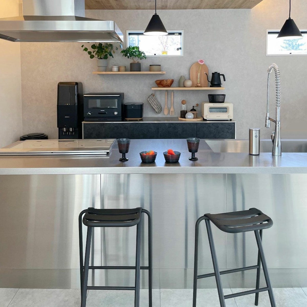 DUENDE デュエンデ BENT LOW STOOL ベント ロースツール DU0320 高さ：53cm カラー：2色 デザイン：岩元 航大