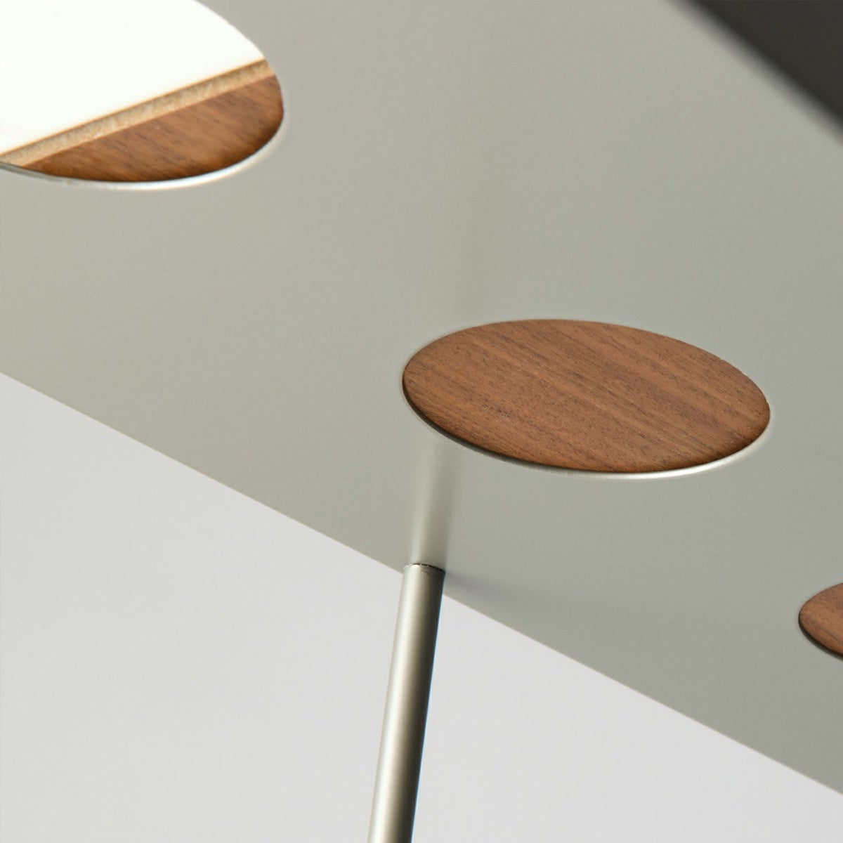 DUENDE デュエンデ COMPANION コンパニオン サイドテーブル DU0031 DU0032 カラー：2色 デザイン：Peter Mac Cann