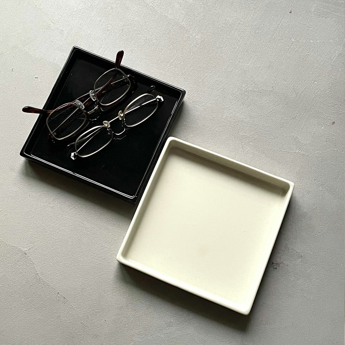 DUENDE デュエンデ COMPANION コンパニオン サイドテーブル DU0031 DU0032 カラー：2色 デザイン：Peter Mac Cann