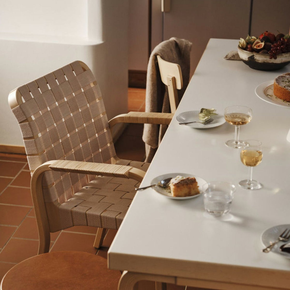 Artek アルテック 45 Armchair 45 アームチェア ラウンジチェア バーチ ナチュラルラッカー リネンウェビングテープ カラー：6色 アームレスト：ラタン巻き デザイン：アルヴァ・アアルト