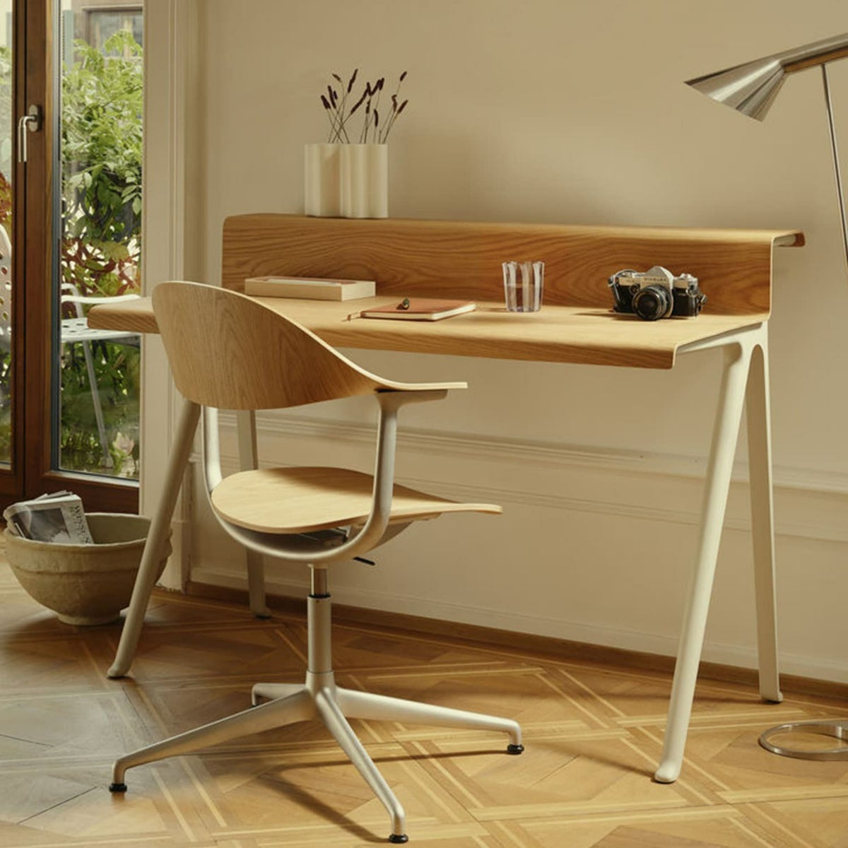 Vitra ヴィトラ Mynt ミント 4スターベース シート＆バックレスト：プライウッド ベースカラー：4色 デザイン：エルワン・ブルレック