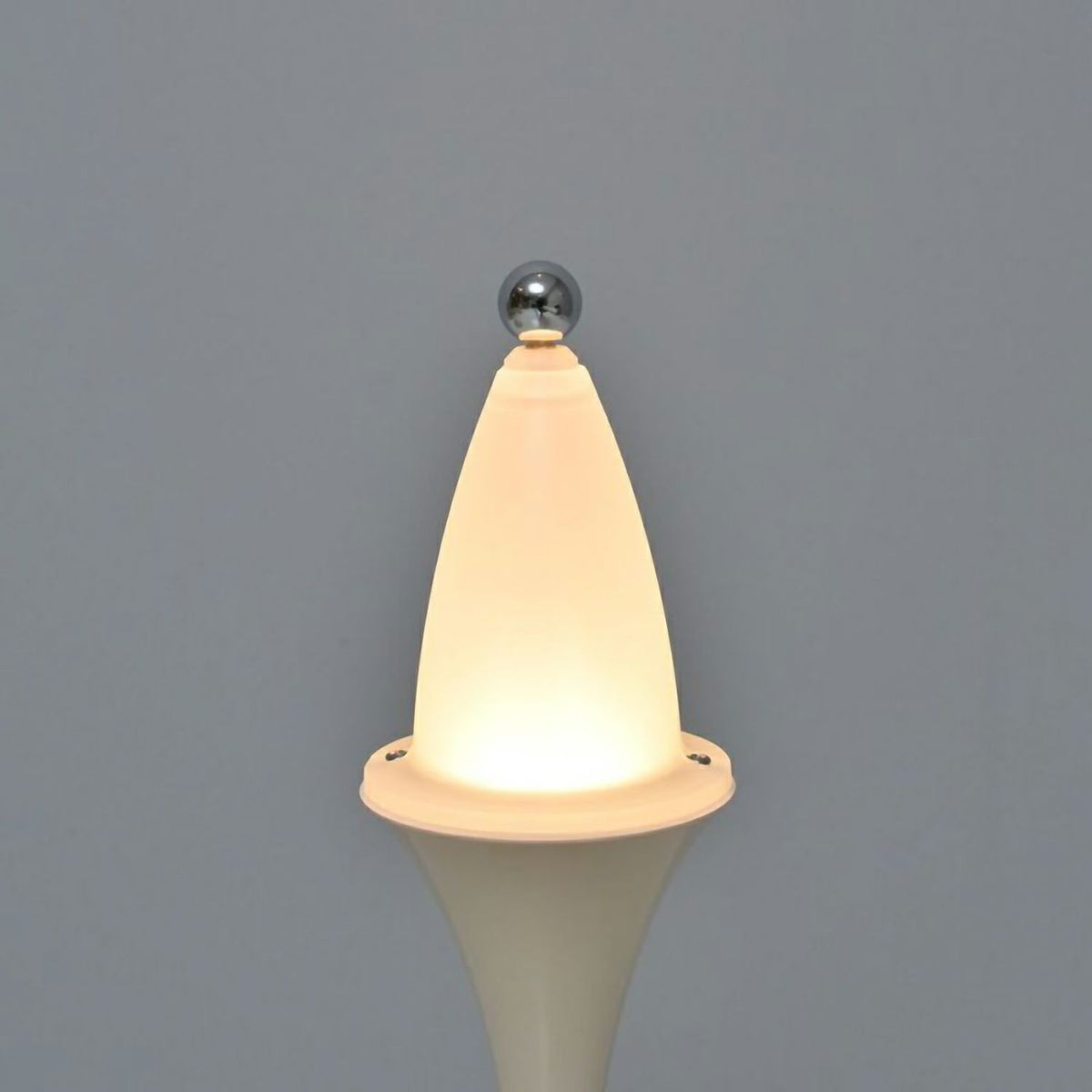 Louis Poulsen ルイスポールセン Panthella 160 Portable パンテラ 160 ポータブル （V3） テーブルランプ カラー：オペーク・バーガンディ デザイン：ヴェルナー・パントン