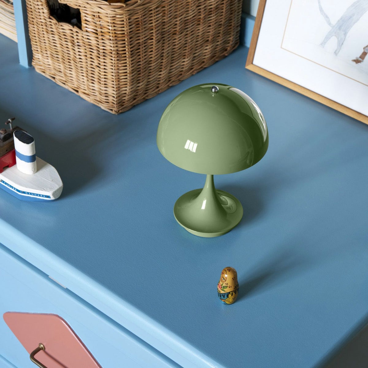 Louis Poulsen ルイスポールセン Panthella 160 Portable パンテラ 160 ポータブル （V3） テーブルランプ カラー：オペーク・バーガンディ デザイン：ヴェルナー・パントン