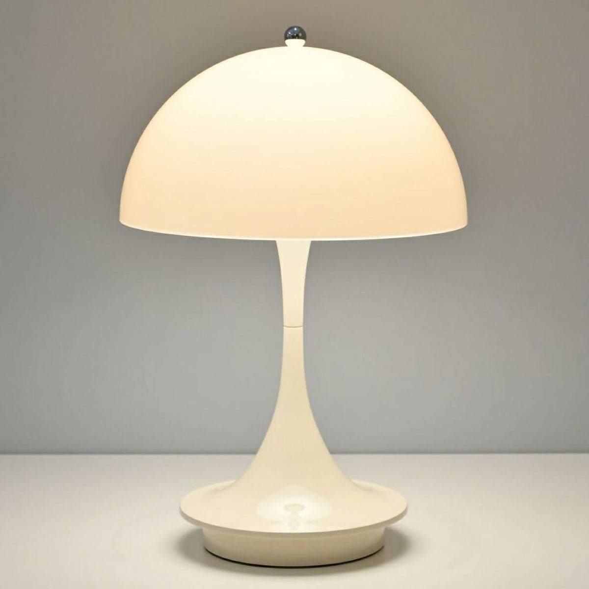 Louis Poulsen ルイスポールセン Panthella 160 Portable パンテラ 160 ポータブル （V3） テーブルランプ カラー：オペーク・モスグリーン デザイン：ヴェルナー・パントン