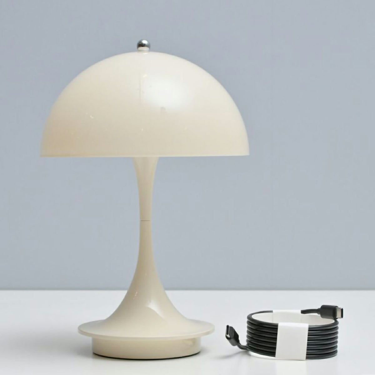 Louis Poulsen ルイスポールセン Panthella 160 Portable パンテラ 160 ポータブル （V3） テーブルランプ カラー：オペーク・モスグリーン デザイン：ヴェルナー・パントン