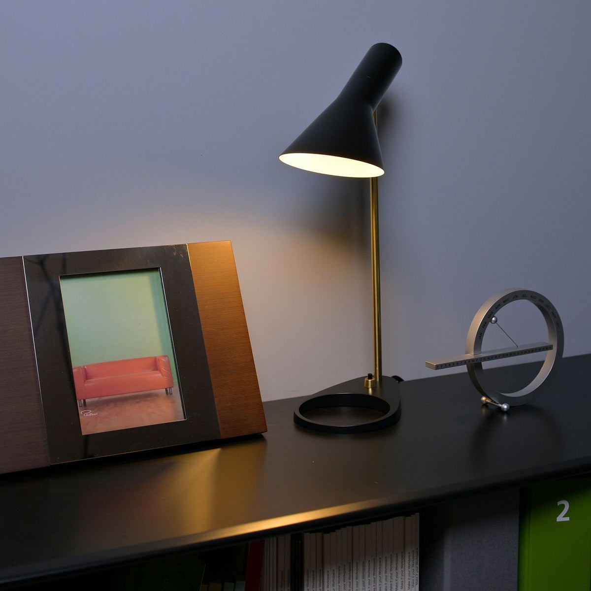 Louis Poulsen ルイスポールセン AJ Mini Table AJ ミニ テーブル テーブルランプ カラー：ブラック 真鍮ポリッシュ （無塗装） デザイン：アルネ・ヤコブセン