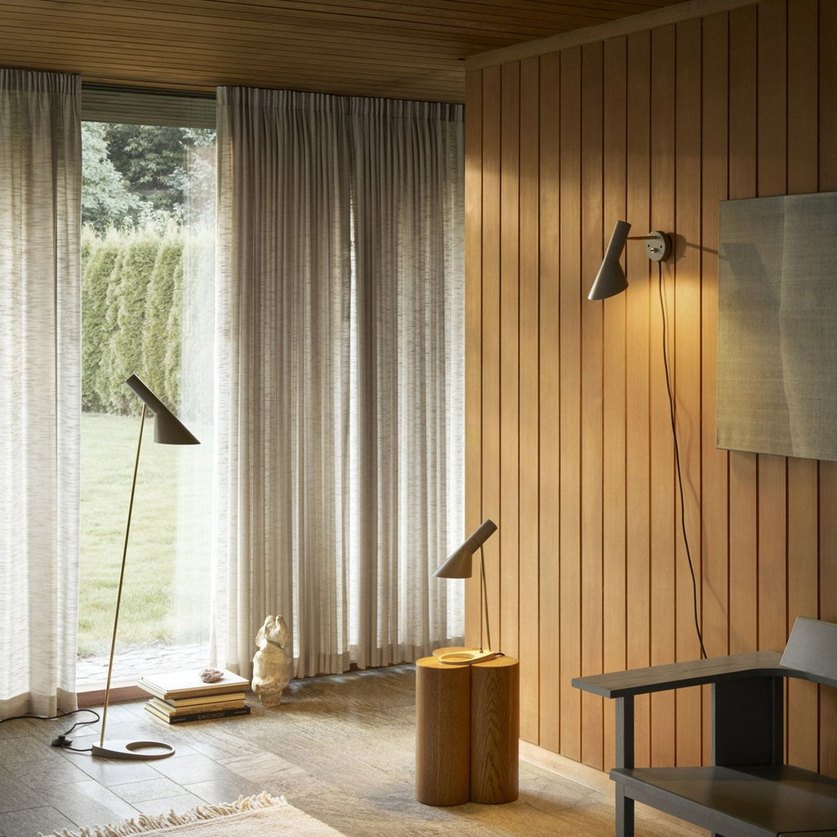 Louis Poulsen ルイスポールセン AJ Mini Table AJ ミニ テーブル テーブルランプ カラー：ブラック 真鍮ポリッシュ （無塗装） デザイン：アルネ・ヤコブセン