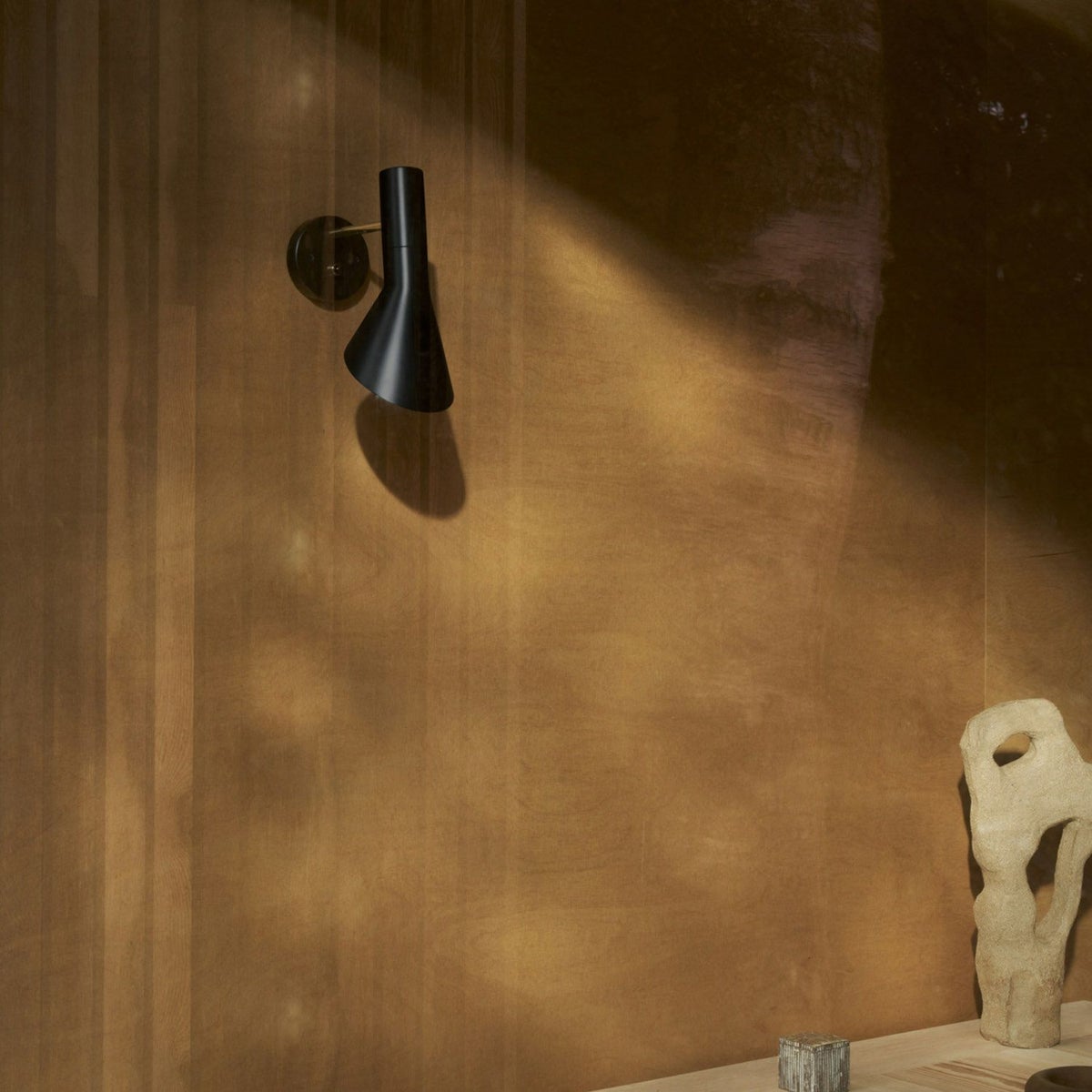 Louis Poulsen ルイスポールセン AJ Wall AJ ウォール カラー：ウォーム・グレー 真鍮ポリッシュ （無塗装） デザイン：アルネ・ヤコブセン