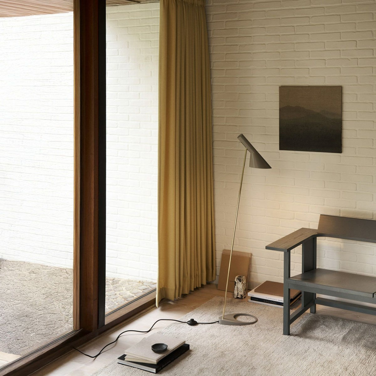 Louis Poulsen ルイスポールセン AJ Floor AJ フロア カラー：ブラック 真鍮ポリッシュ （無塗装） デザイン：アルネ・ヤコブセン