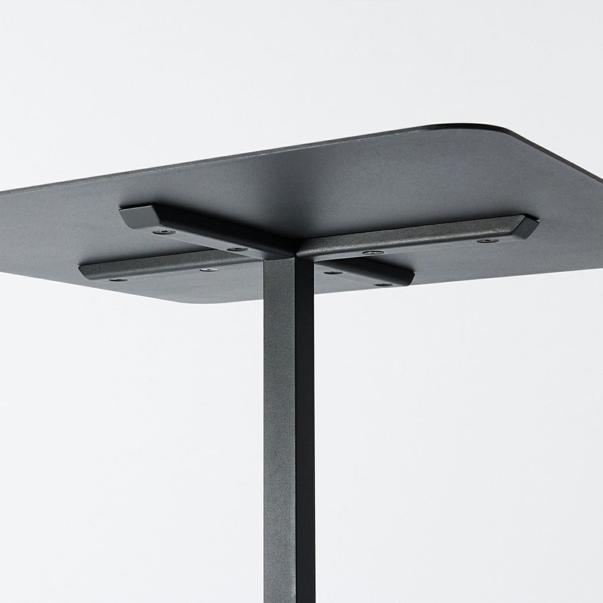 DUENDE デュエンデ SOLID STEEL DINER TABLE SQUARE ソリッドスチールダイナーテーブル スクエア DU331 カラー：ダークグレー デザイン：PERMANENT31