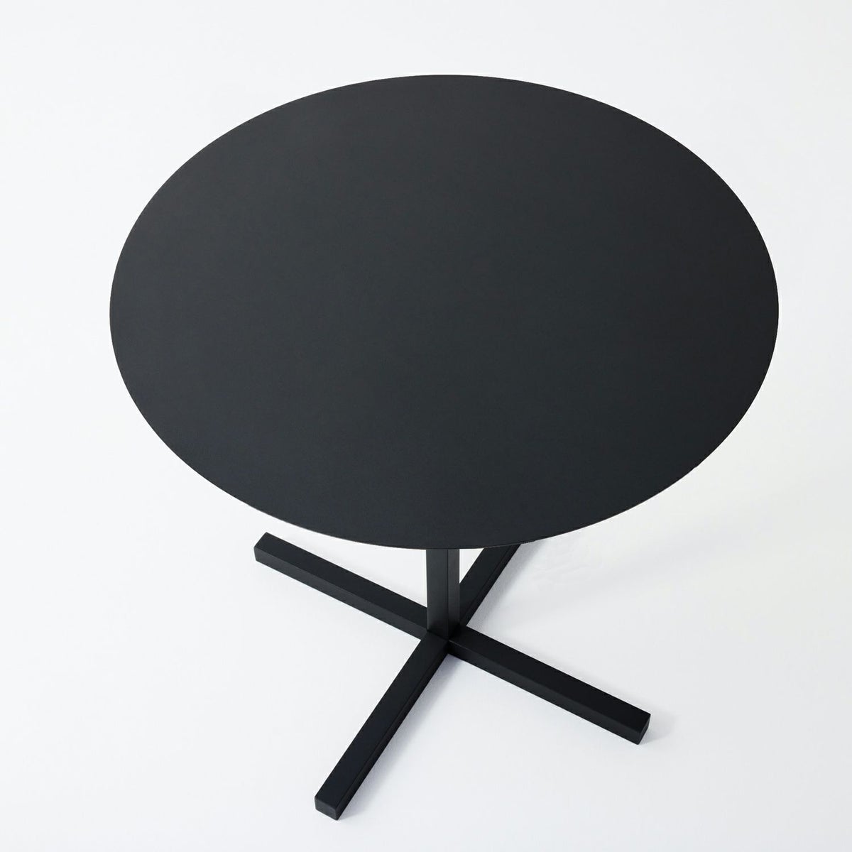 DUENDE デュエンデ SOLID STEEL DINER TABLE ROUND ソリッドスチールダイナーテーブル ラウンド DU330 カラー：ダークグレー デザイン：PERMANENT31