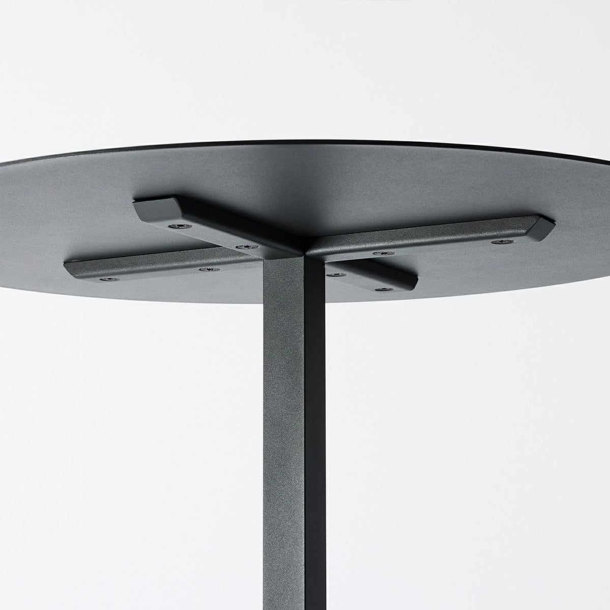 DUENDE デュエンデ SOLID STEEL DINER TABLE ROUND ソリッドスチールダイナーテーブル ラウンド DU330 カラー：ダークグレー デザイン：PERMANENT31