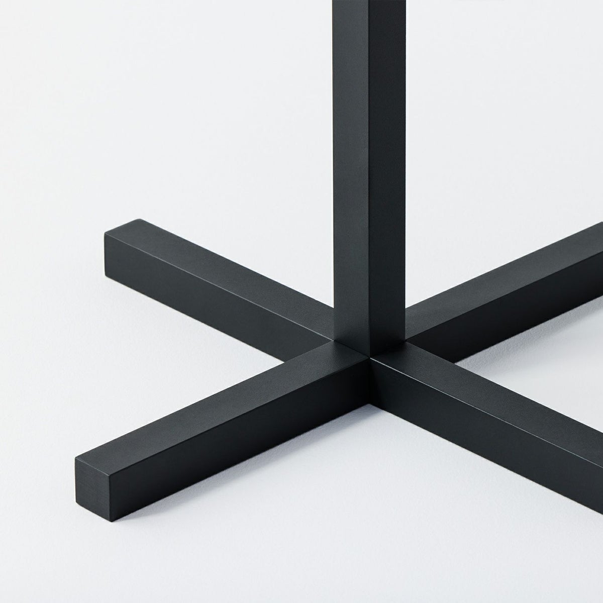 DUENDE デュエンデ SOLID STEEL HIGH DINER TABLE ROUND ソリッドスチールハイダイナーテーブル ラウンド DU0332 カラー：ダークグレー デザイン：PERMANENT31