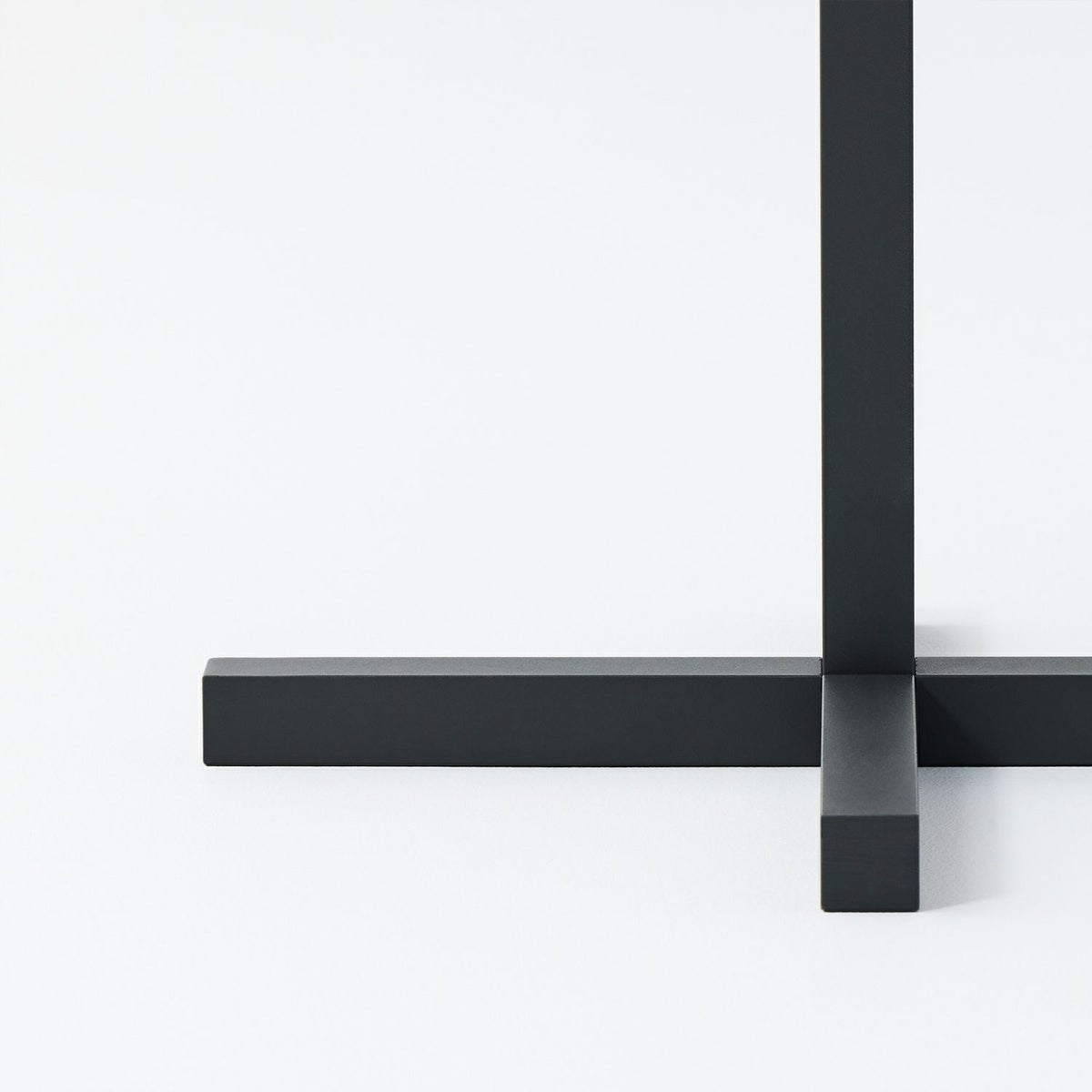 DUENDE デュエンデ SOLID STEEL HIGH DINER TABLE ROUND ソリッドスチールハイダイナーテーブル ラウンド DU0332 カラー：ダークグレー デザイン：PERMANENT31