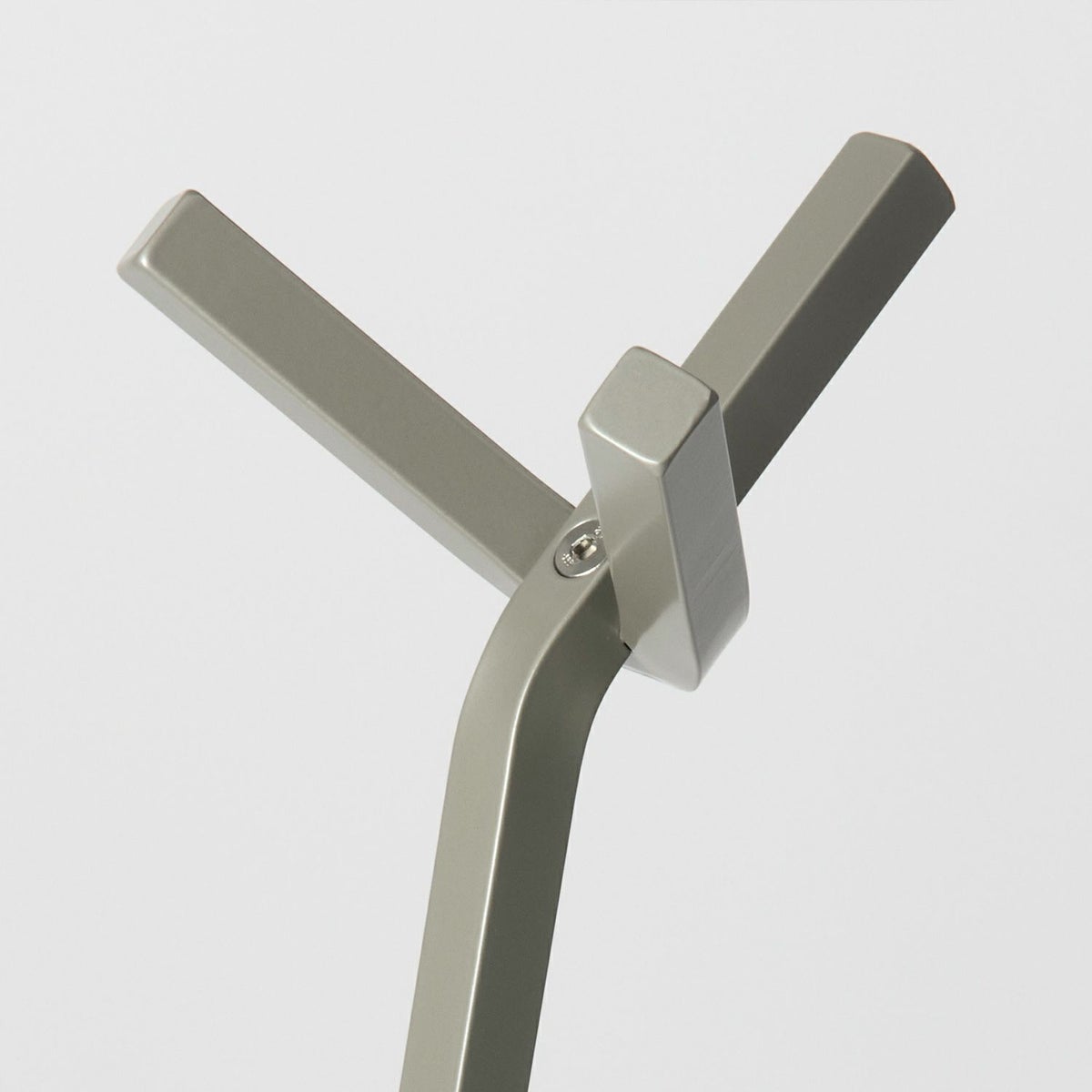 DUENDE デュエンデ UNO HANGER ウノ ハンガー DU0323 カラー：2色 デザイン：芦沢 啓治