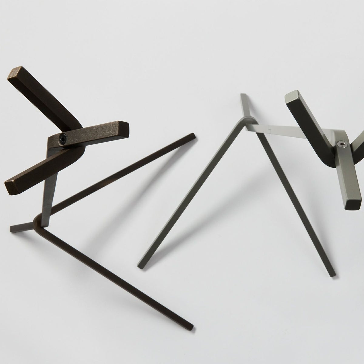 DUENDE デュエンデ UNO HANGER ウノ ハンガー DU0323 カラー：2色 デザイン：芦沢 啓治