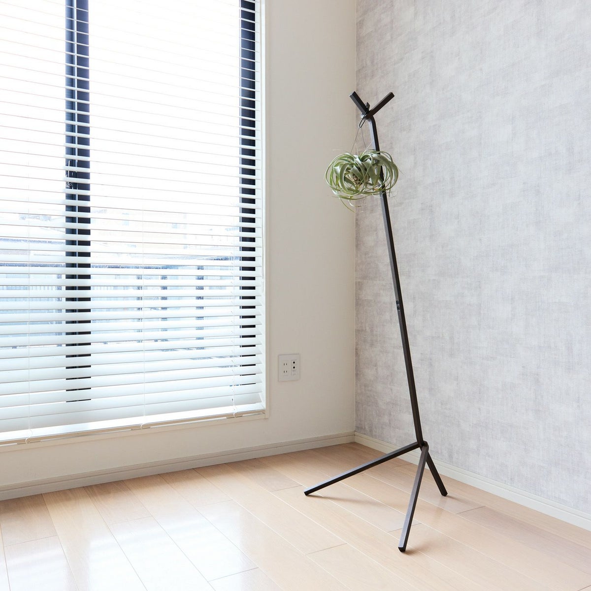 DUENDE デュエンデ UNO HANGER ウノ ハンガー DU0323 カラー：2色 デザイン：芦沢 啓治