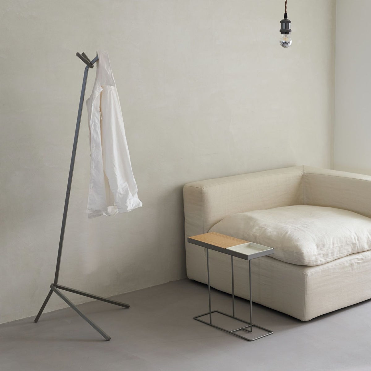 DUENDE デュエンデ UNO HANGER ウノ ハンガー DU0323 カラー：2色 デザイン：芦沢 啓治