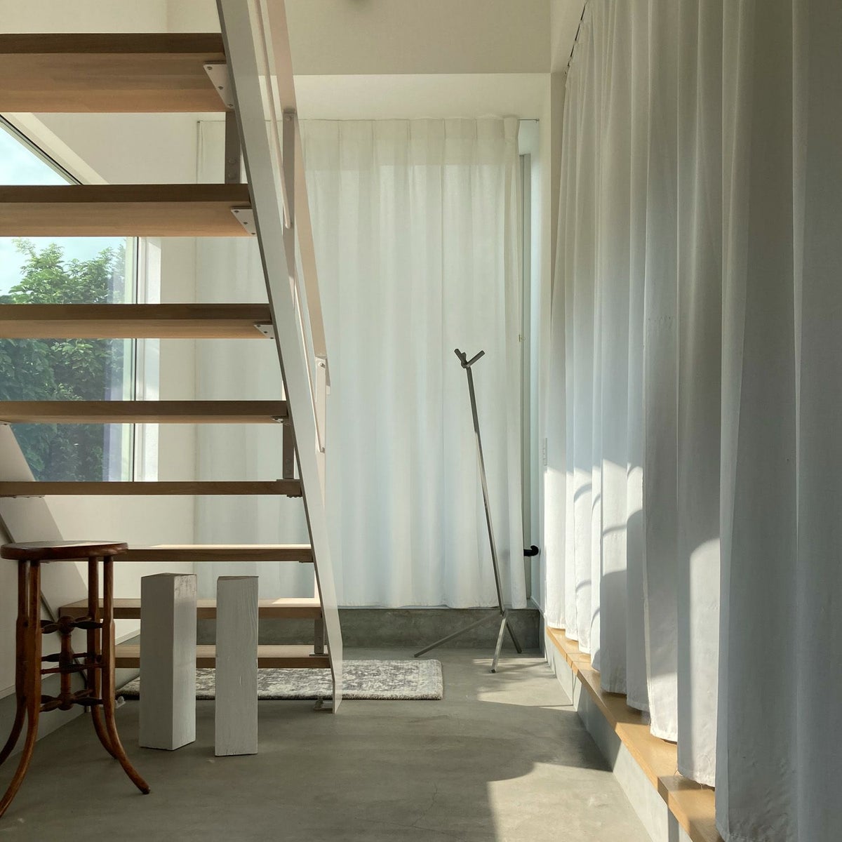 DUENDE デュエンデ UNO HANGER ウノ ハンガー DU0323 カラー：2色 デザイン：芦沢 啓治