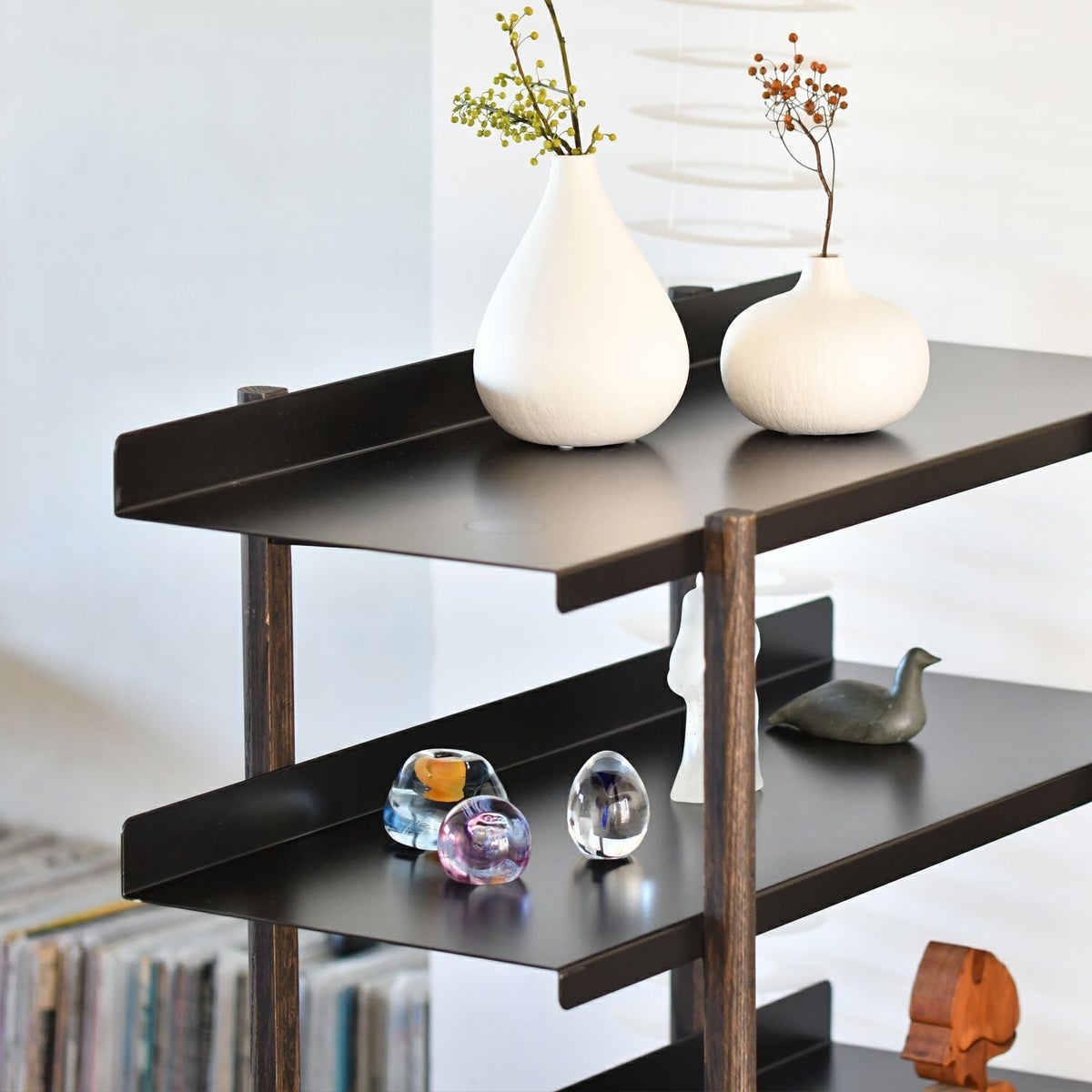 DUENDE デュエンデ MARGE SHELF 4 BK OIL STAIN FINISH マージ シェルフ ブラック オイルステインフィニッシュ DU0329BK カラー：ブラック デザイン：芦沢 啓治