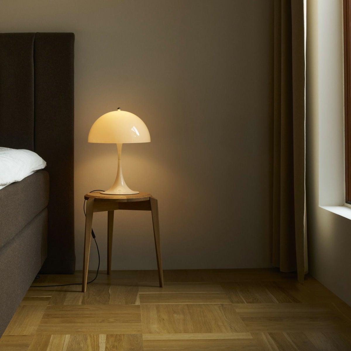 Louis Poulsen ルイスポールセン Panthella 320 Table パンテラ 320 テーブル テーブルランプ カラー：オパール・ホワイト デザイン：ヴェルナー・パントン