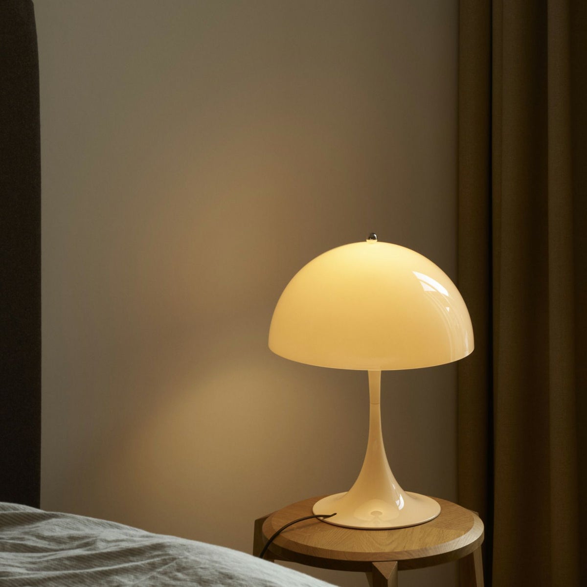 Louis Poulsen ルイスポールセン Panthella 320 Table パンテラ 320 テーブル テーブルランプ カラー：オパール・ホワイト デザイン：ヴェルナー・パントン