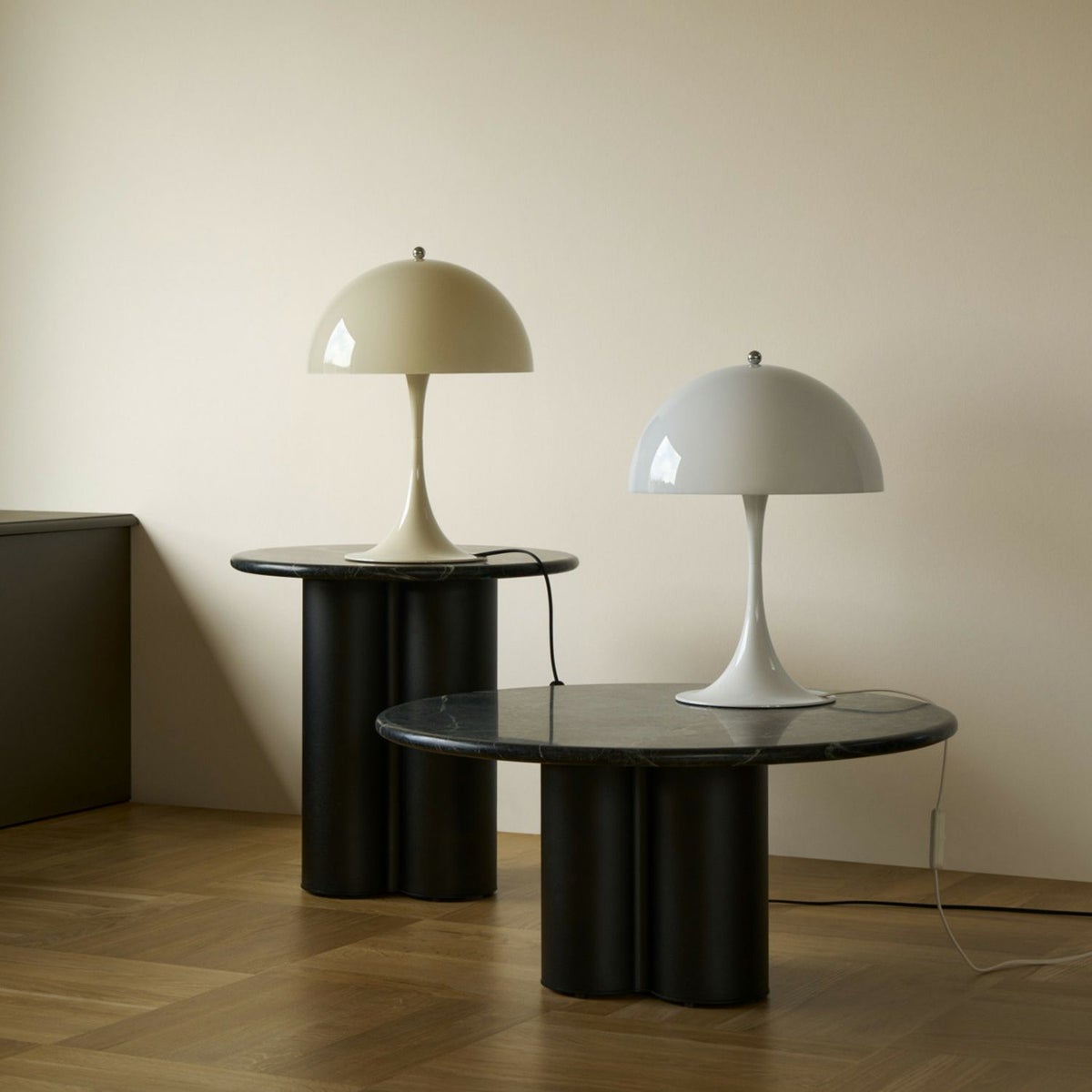 Louis Poulsen ルイスポールセン Panthella 320 Table パンテラ 320 テーブル テーブルランプ カラー：オパール・ベージュ デザイン：ヴェルナー・パントン