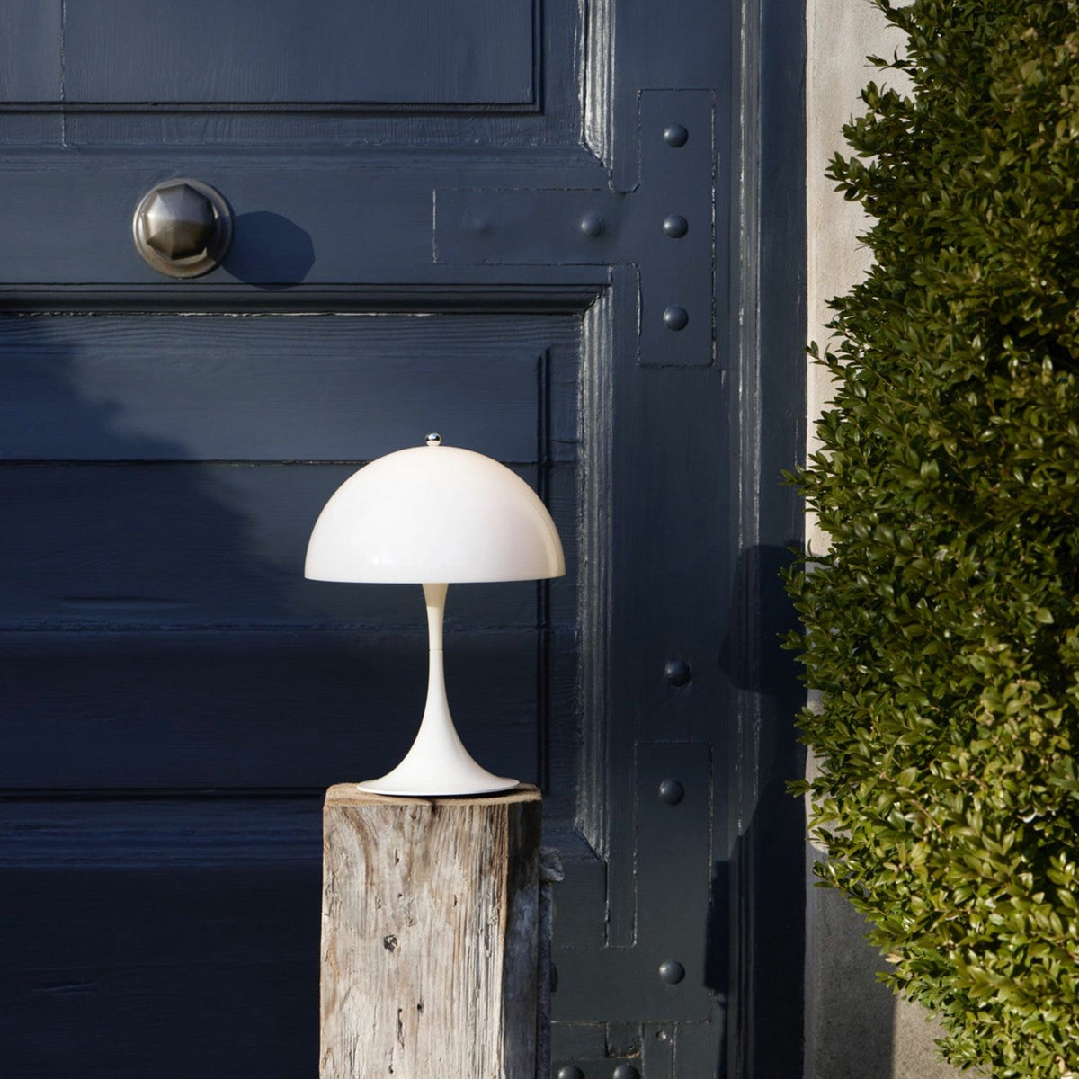 Louis Poulsen ルイスポールセン Panthella 250 Portable パンテラ 250 ポータブル テーブルランプ カラー：オペーク・ブラック デザイン：ヴェルナー・パントン