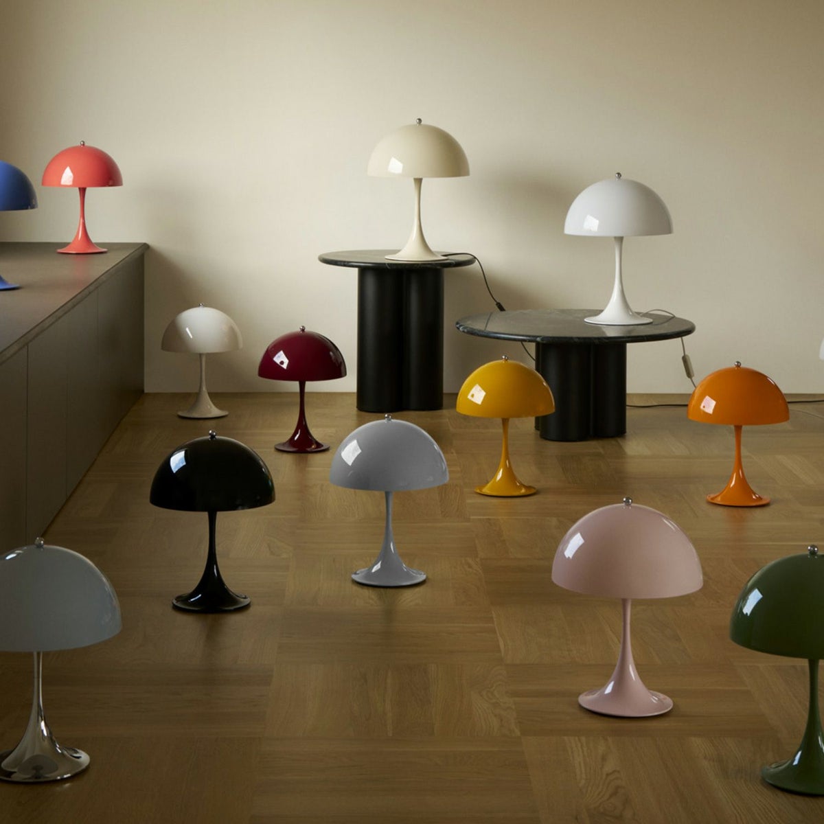 Louis Poulsen ルイスポールセン Panthella 250 Portable パンテラ 250 ポータブル テーブルランプ カラー：オペーク・ブラック デザイン：ヴェルナー・パントン