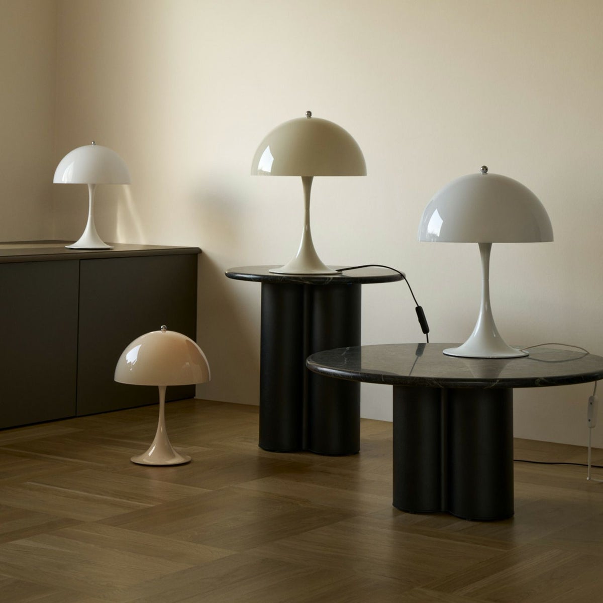 Louis Poulsen ルイスポールセン Panthella 250 Portable パンテラ 250 ポータブル テーブルランプ カラー：オペーク・ブラック デザイン：ヴェルナー・パントン