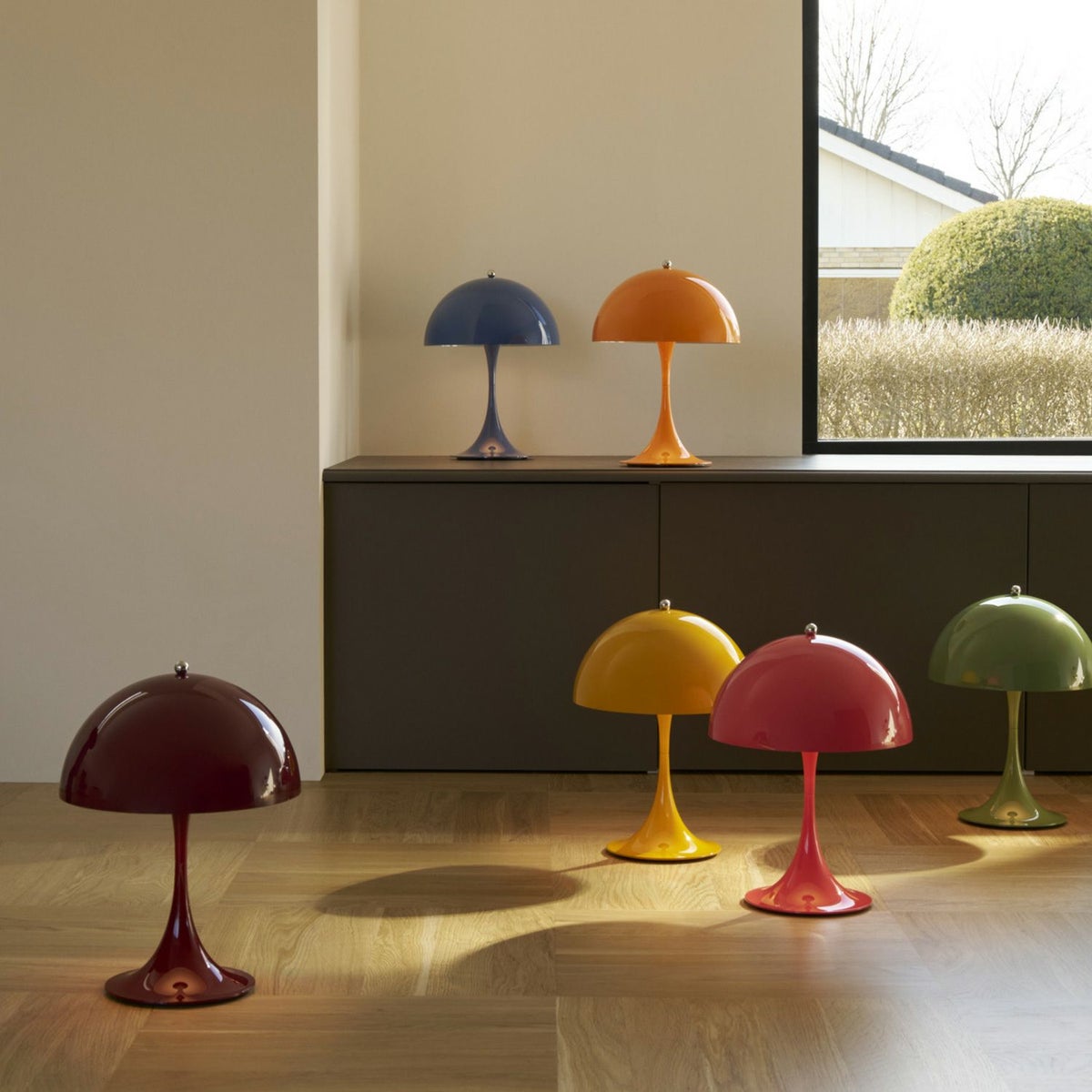 Louis Poulsen ルイスポールセン Panthella 250 Portable パンテラ 250 ポータブル テーブルランプ カラー：オペーク・バーガンディ デザイン：ヴェルナー・パントン