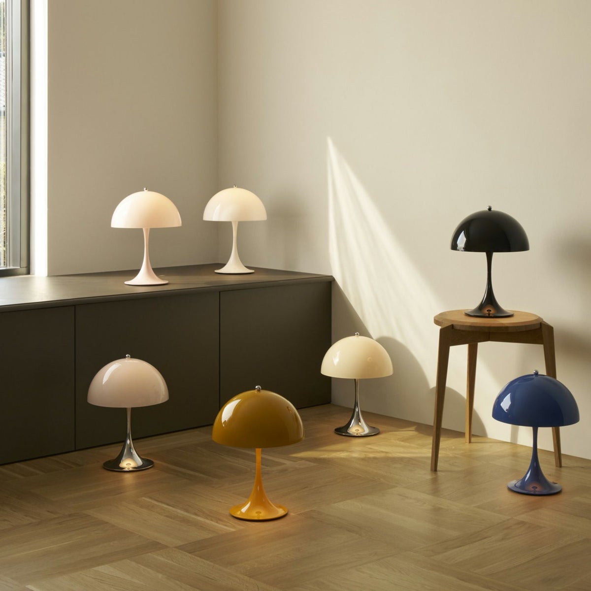 Louis Poulsen ルイスポールセン Panthella 250 Portable パンテラ 250 ポータブル テーブルランプ カラー：オペーク・インディゴブルー デザイン：ヴェルナー・パントン