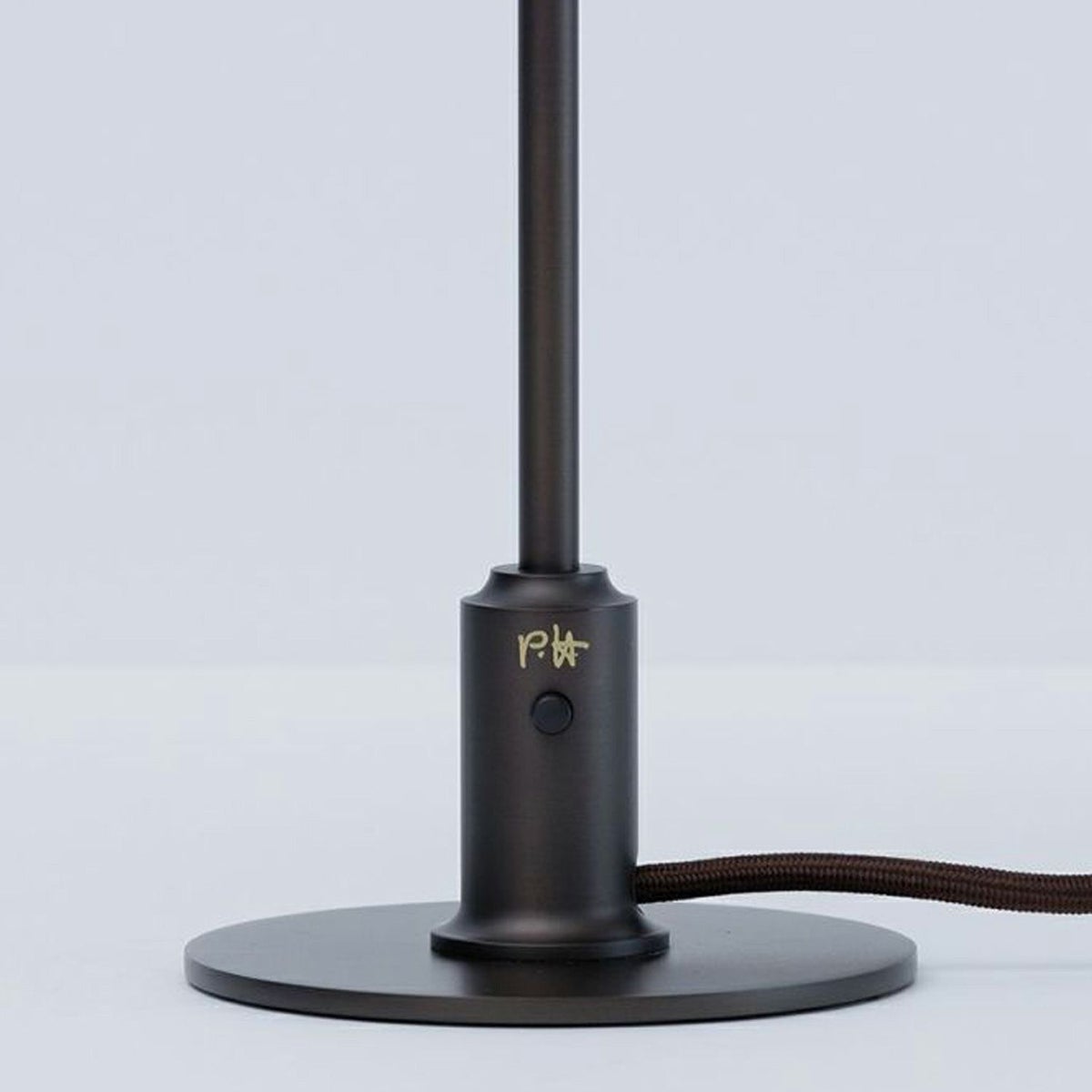 Louis Poulsen ルイスポールセン PH 3/2 Dusty Terracotta Table Lamp PH 3/2 ダスティー・テラコッタ テーブルランプ スタンドライト Φ285mm カラー：ダスティ・テラコッタ 真鍮エイジング加工 デザイン：ポール・ヘニングセン