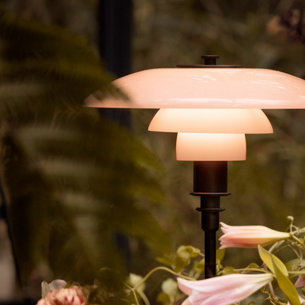 Louis Poulsen ルイスポールセン PH 3/2 Dusty Terracotta Table Lamp PH 3/2 ダスティー・テラコッタ テーブルランプ スタンドライト Φ285mm カラー：ダスティ・テラコッタ 真鍮エイジング加工 デザイン：ポール・ヘニングセン