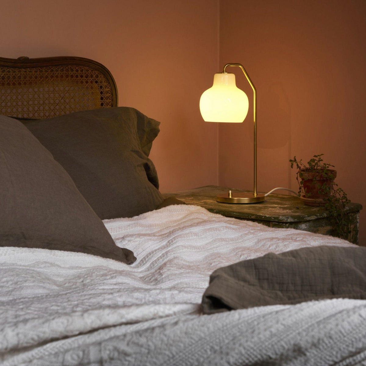 Louis Poulsen ルイスポールセン VL Ring Crown Table Lamp リングクラウン テーブルランプ Φ150 乳白ガラス デザイン：ヴィルヘルム・ラウリッツェン