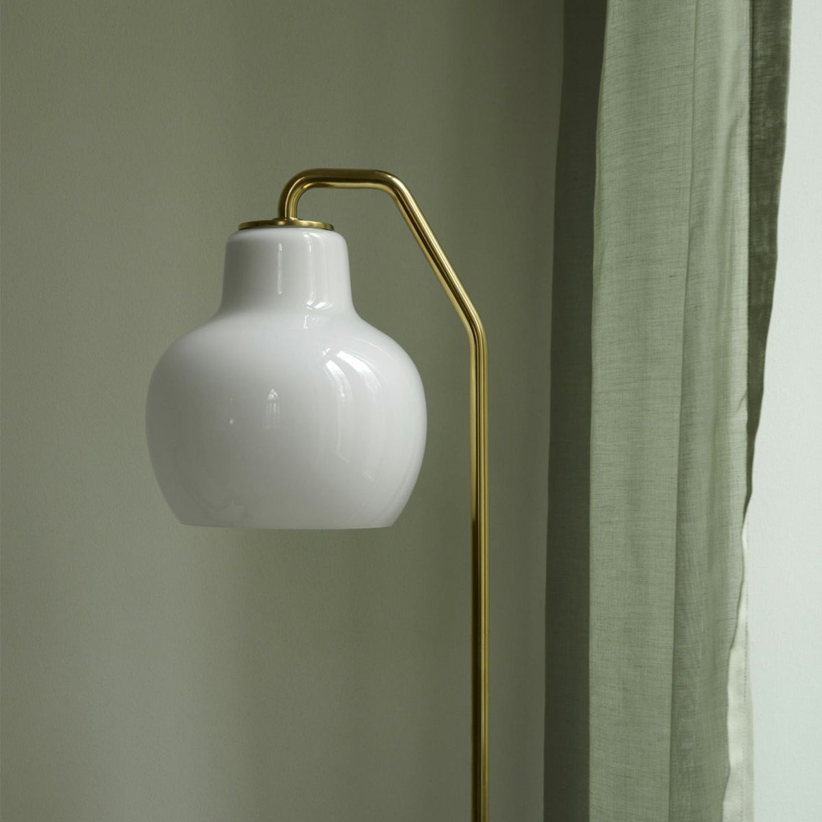 Louis Poulsen ルイスポールセン VL Ring Crown Floor Lamp リングクラウン フロアランプ Φ190 乳白ガラス デザイン：ヴィルヘルム・ラウリッツェン